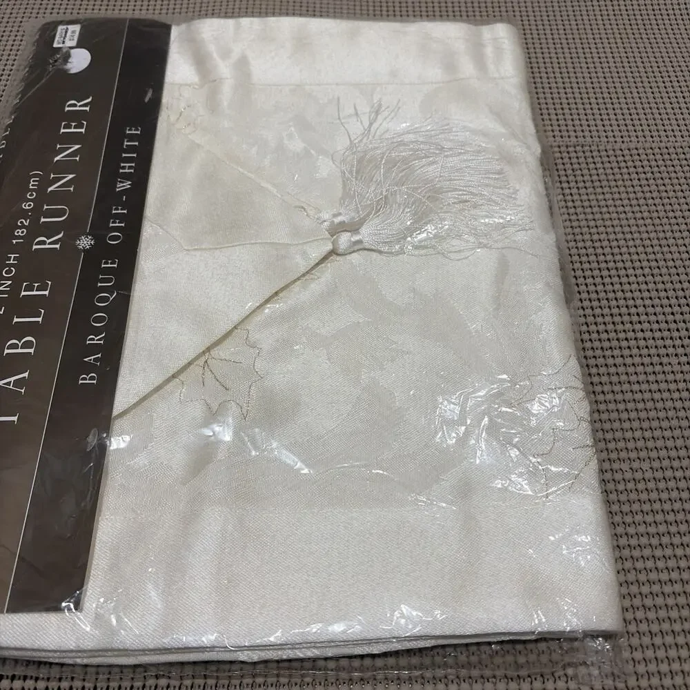 Table Runner Off-White Baroque Poinsettia Christmas Bed Bath Beyond 72x13 NEW